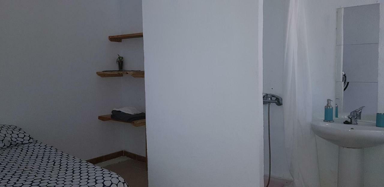 Guinea Basic En-Suite Bedroom By The Sea מראה חיצוני תמונה